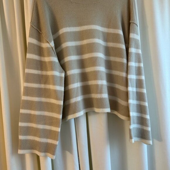 H&M Sweater - Picture 3 of 4